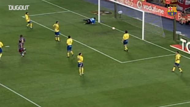 Ronaldinho’s great volley vs Cadiz